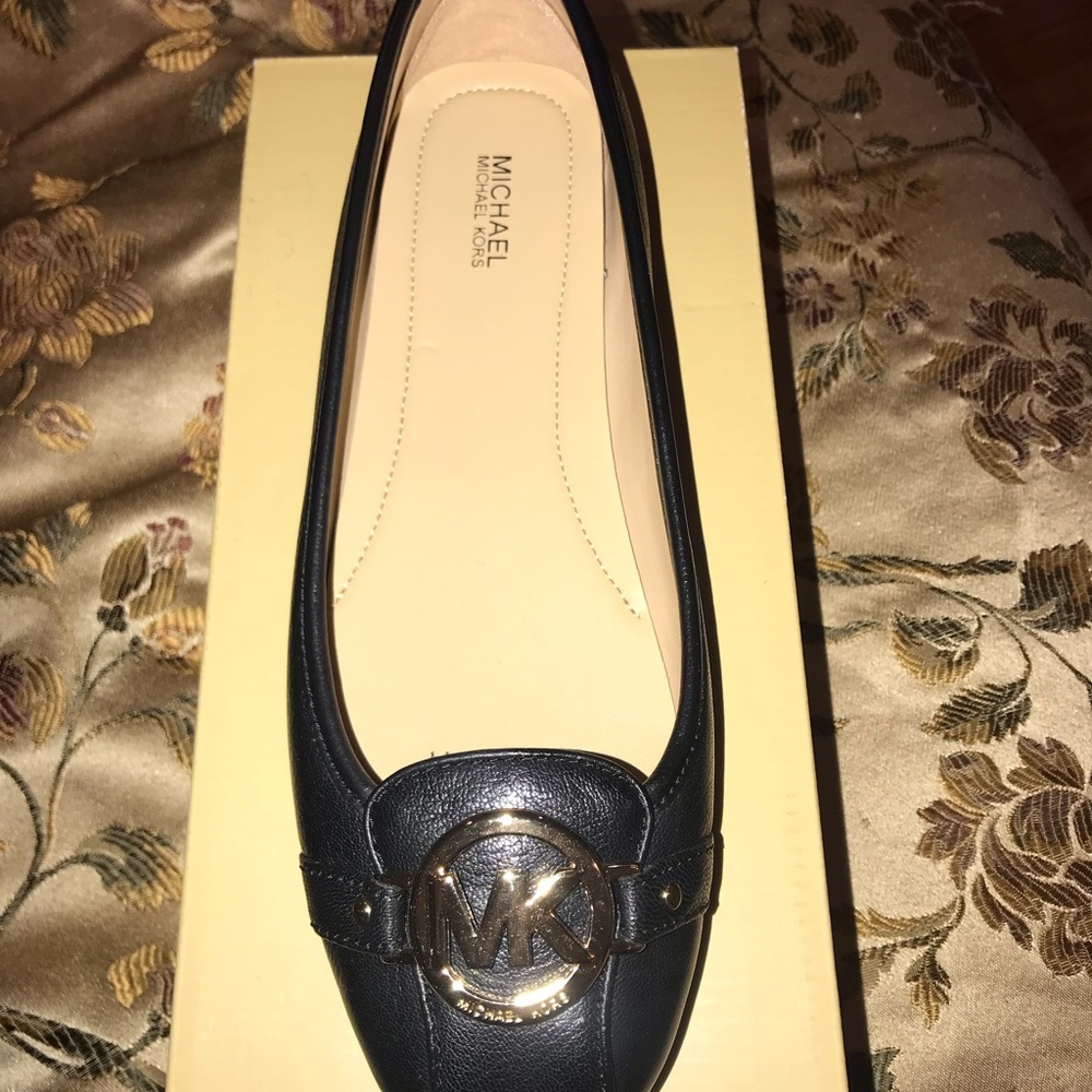 Michael Kor black Fulton slip in moc flats